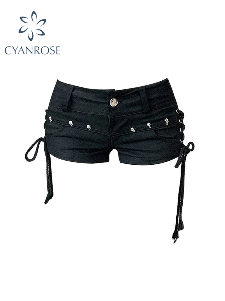9 a Short "Gothic Noir" à Lacets