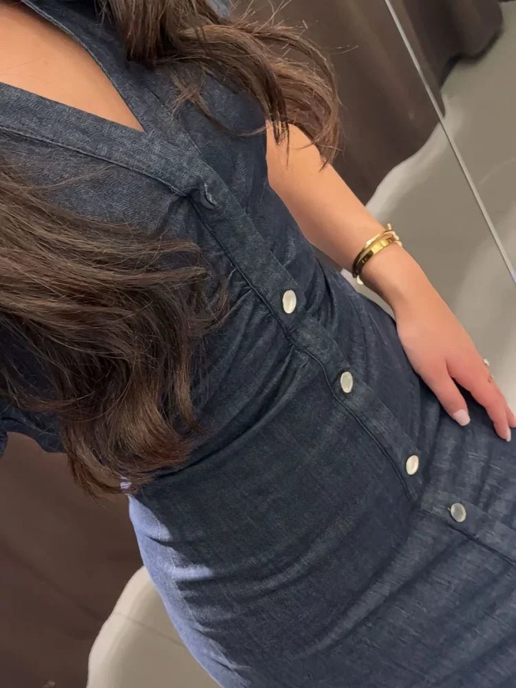 5 a Robe Denim "Élégance Boutonnée"