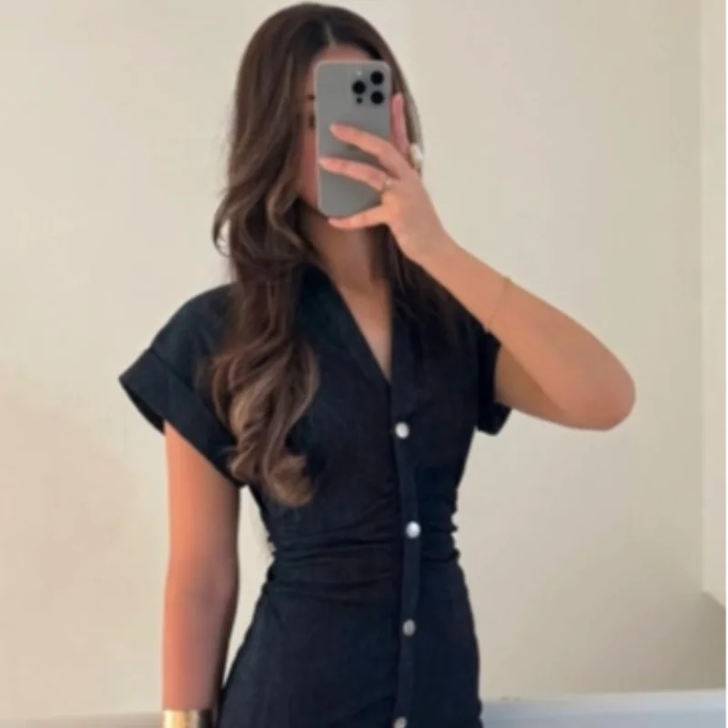 5 a Robe Denim "Élégance Boutonnée"