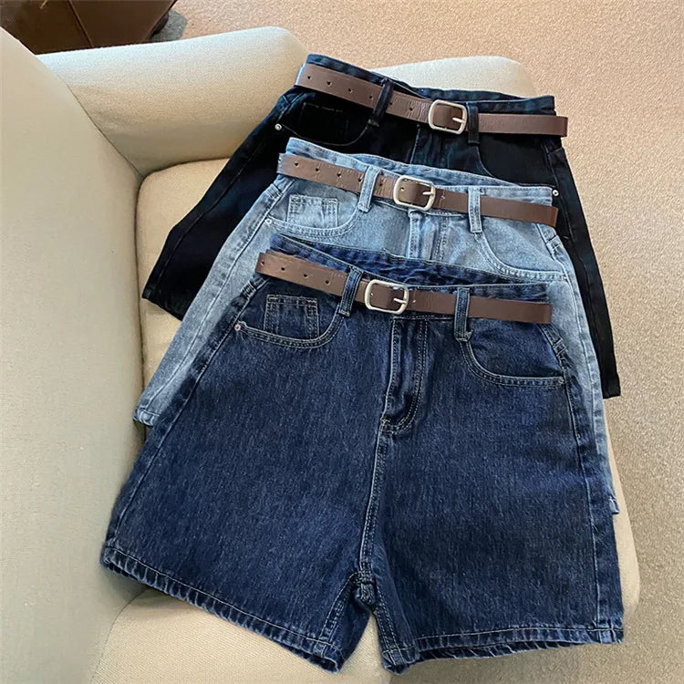 10 a Short "Droit Classique" avec Ceinture