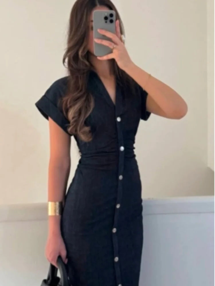 5 a Robe Denim "Élégance Boutonnée"