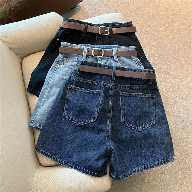 10 a Short "Droit Classique" avec Ceinture