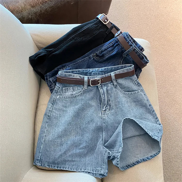 10 a Short "Droit Classique" avec Ceinture