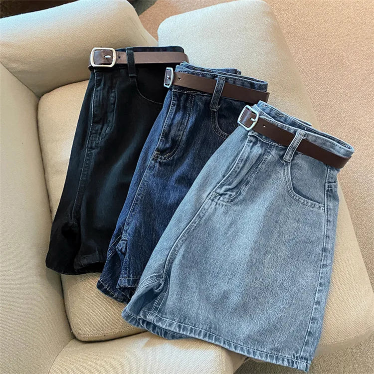10 a Short "Droit Classique" avec Ceinture