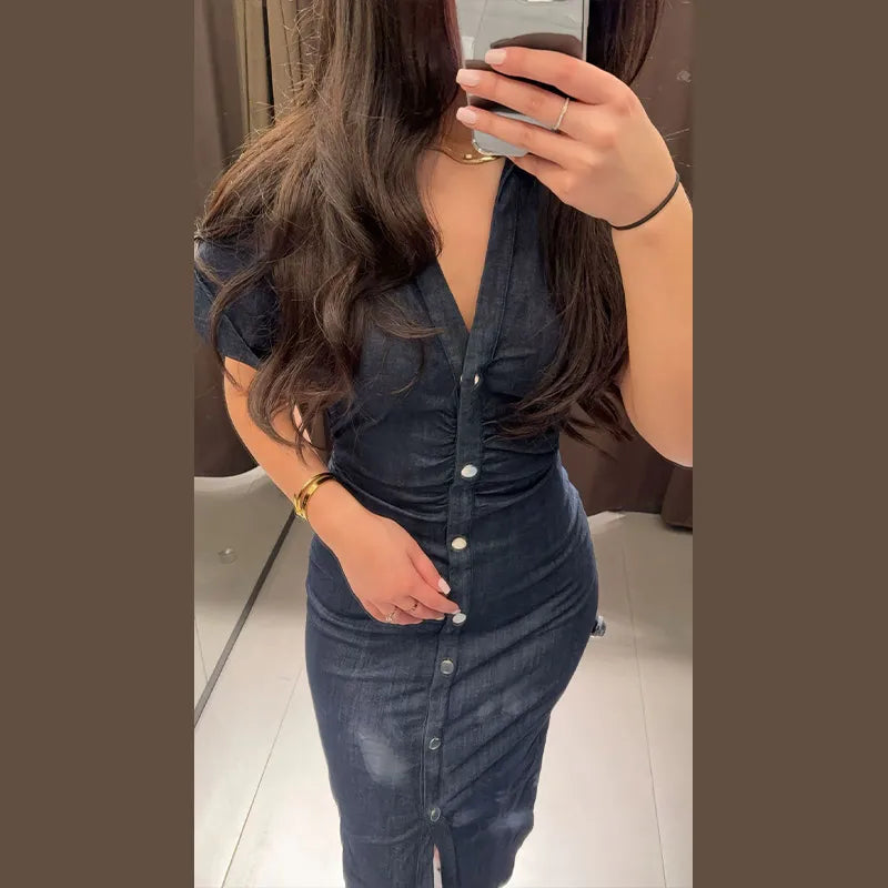 5 a Robe Denim "Élégance Boutonnée"