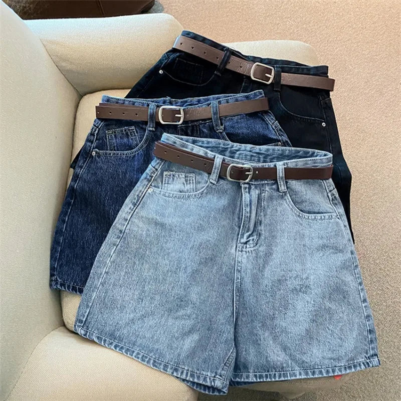 10 a Short "Droit Classique" avec Ceinture