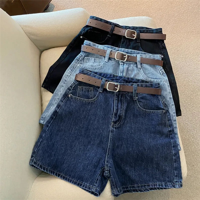 10 a Short "Droit Classique" avec Ceinture
