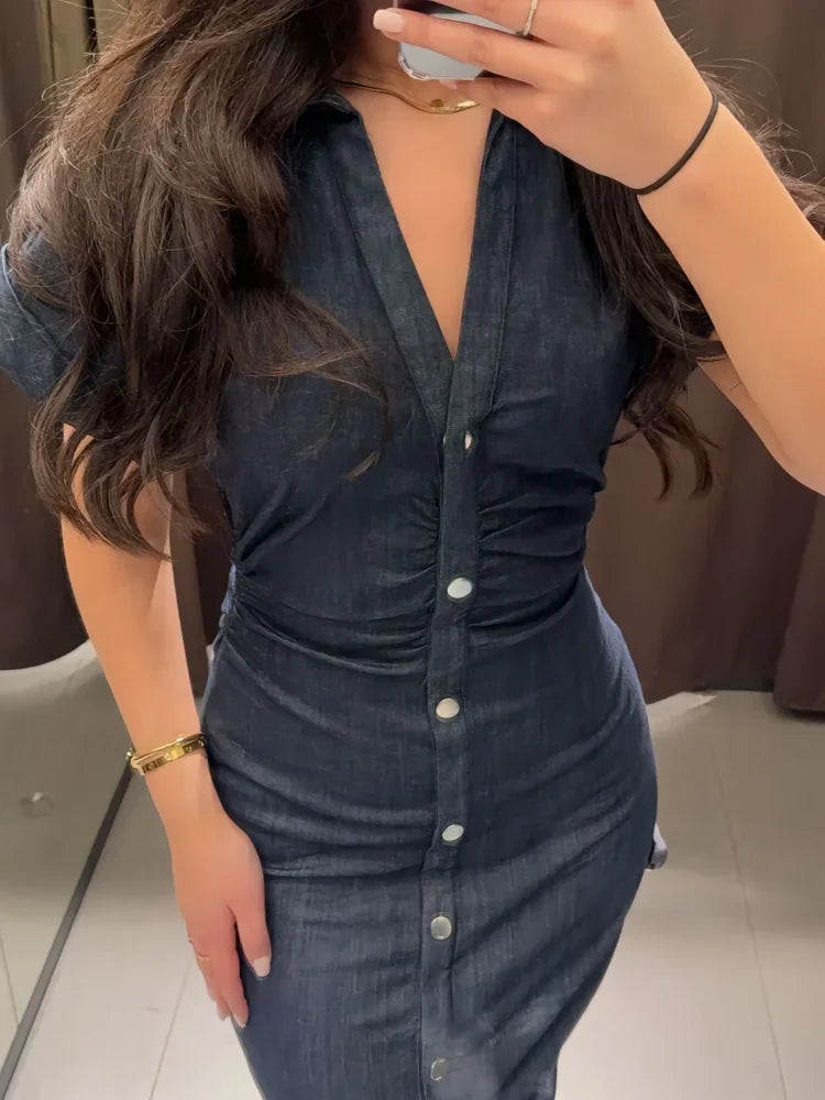 5 a Robe Denim "Élégance Boutonnée"
