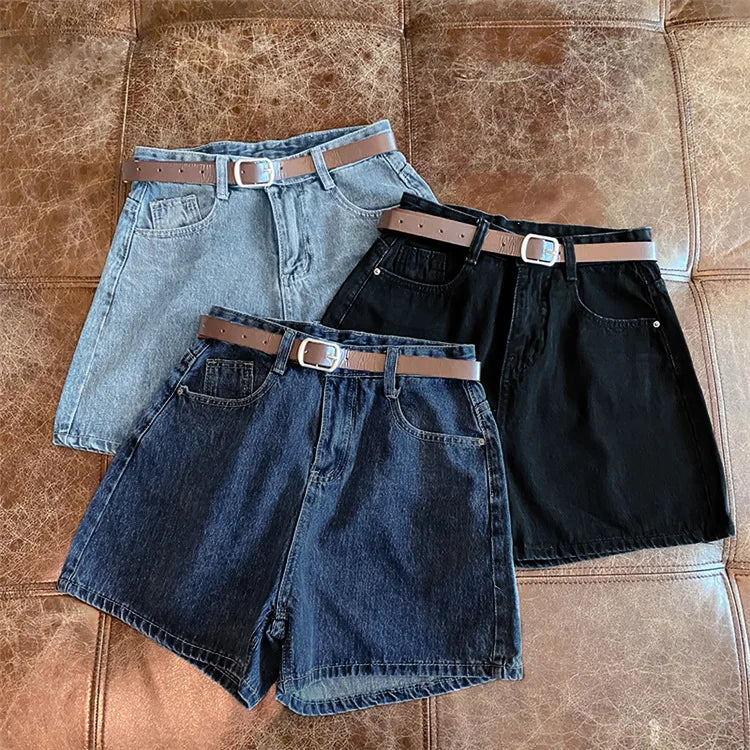 10 a Short "Droit Classique" avec Ceinture