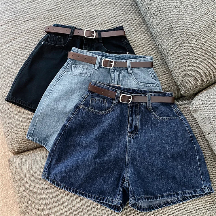 10 a Short "Droit Classique" avec Ceinture