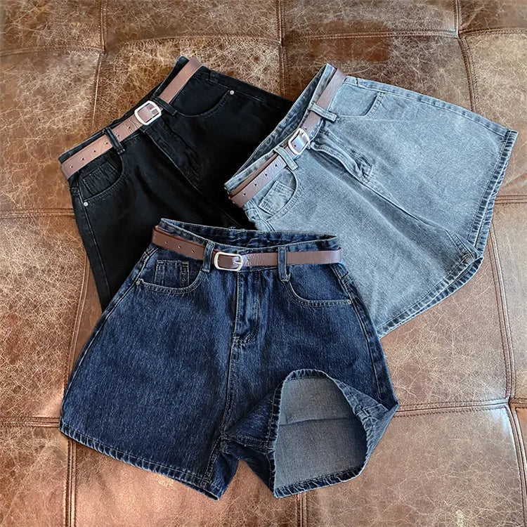 10 a Short "Droit Classique" avec Ceinture