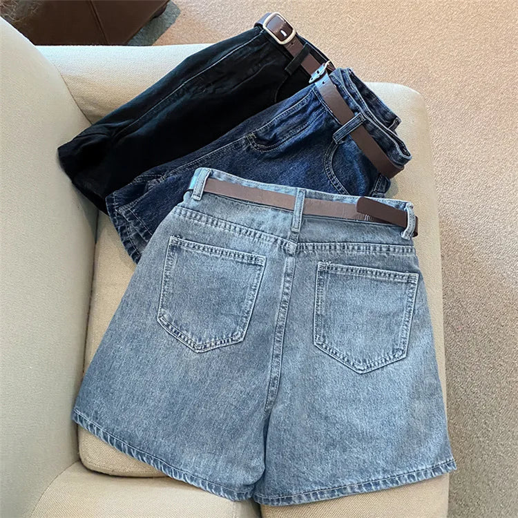 10 a Short "Droit Classique" avec Ceinture
