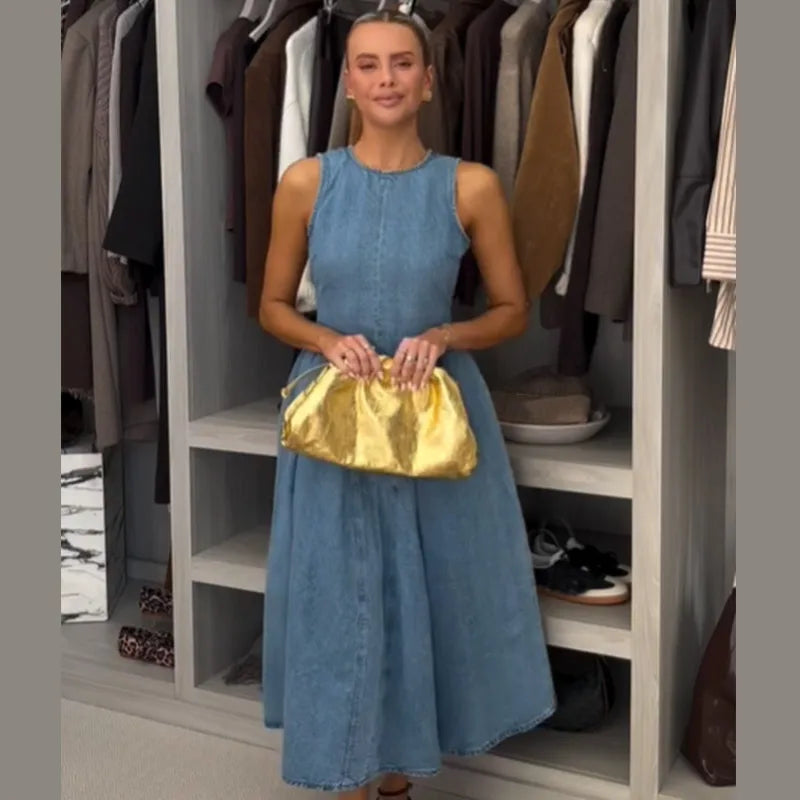 5 a Robe Denim "Élégance Boutonnée"