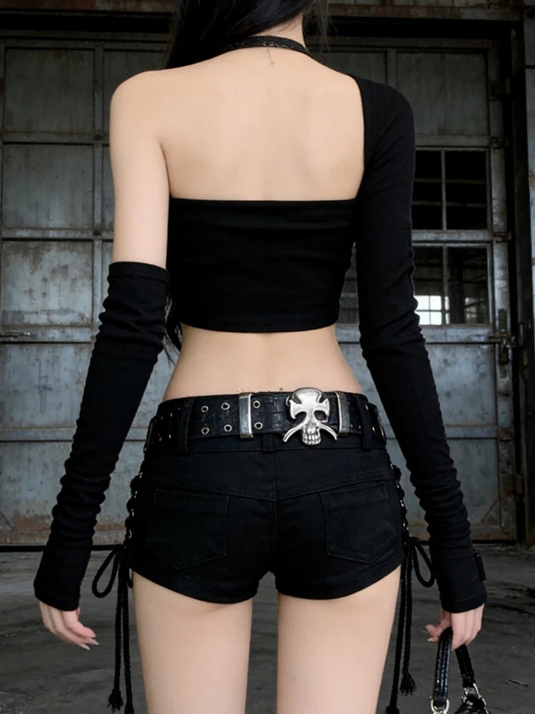 9 a Short "Gothic Noir" à Lacets
