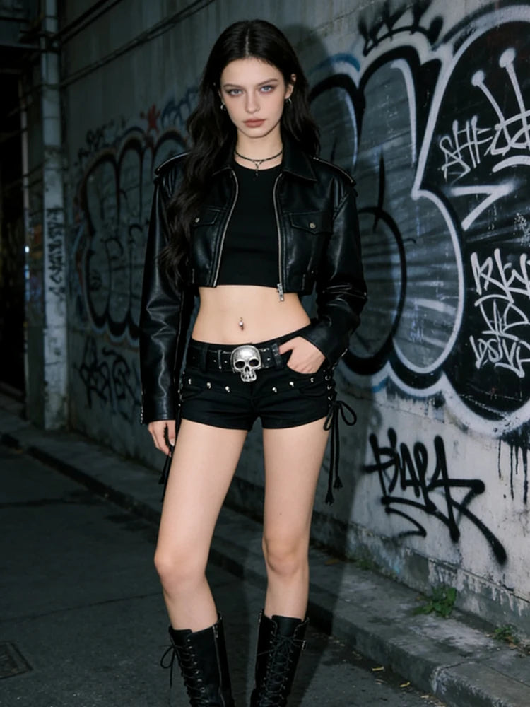 9 a Short "Gothic Noir" à Lacets